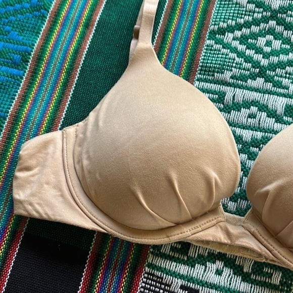 Victoria’s Secret Nude Plunge Bra - Picture 2 of 7